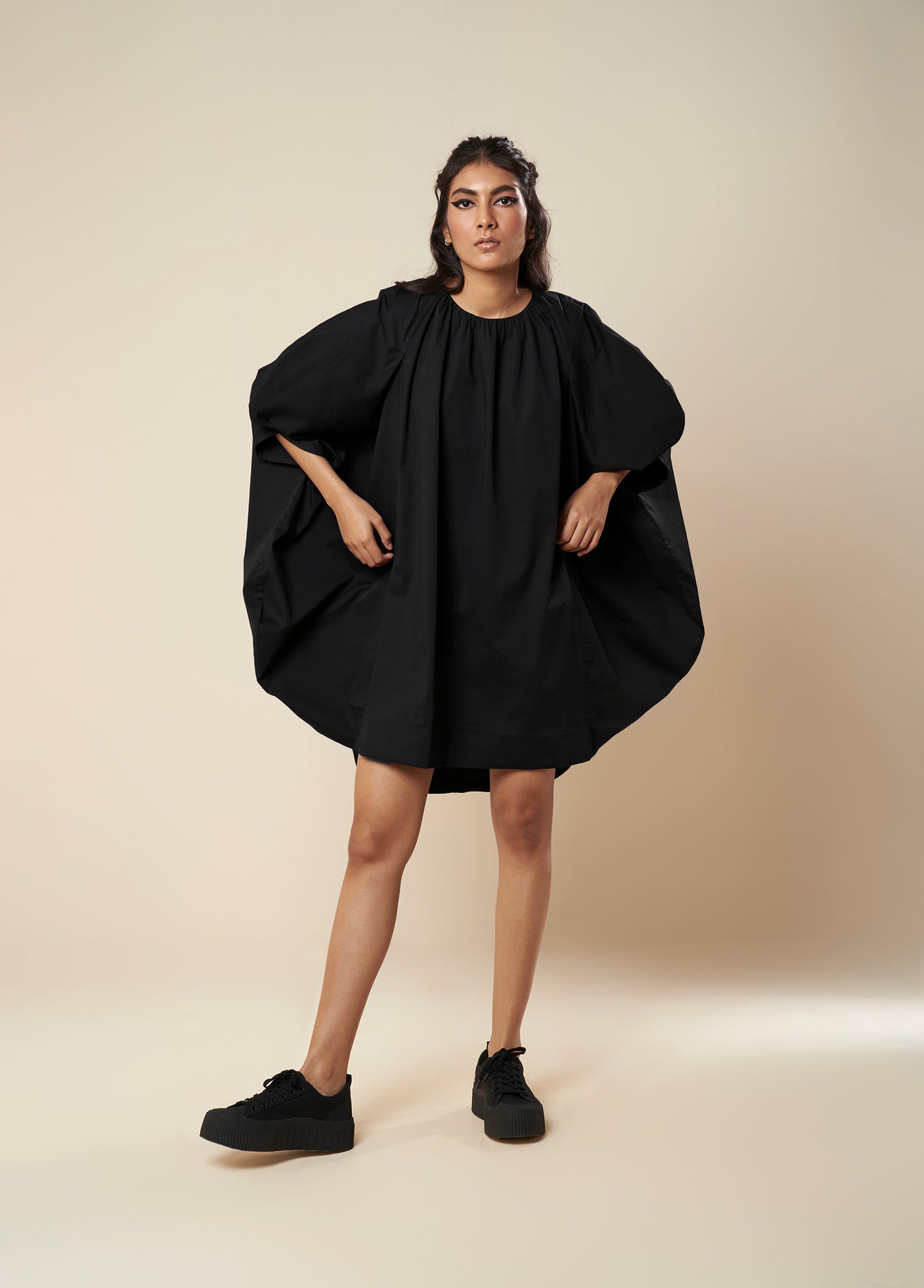 DRESS WITH EXAGGERATED ROUNDED SLEEVE