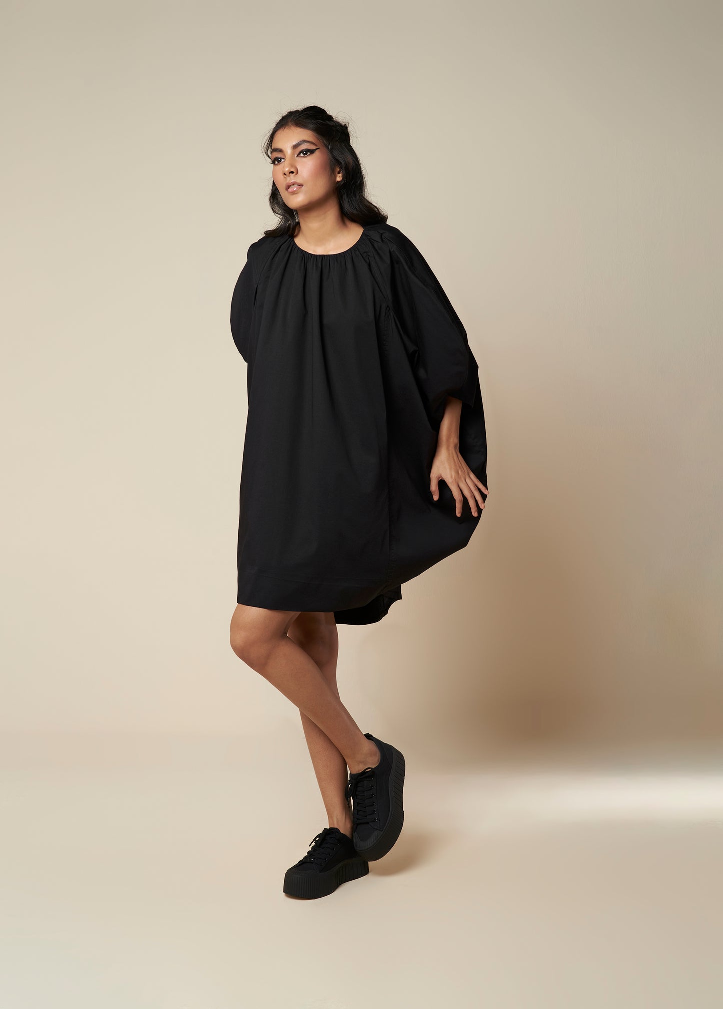 DRESS WITH EXAGGERATED ROUNDED SLEEVE