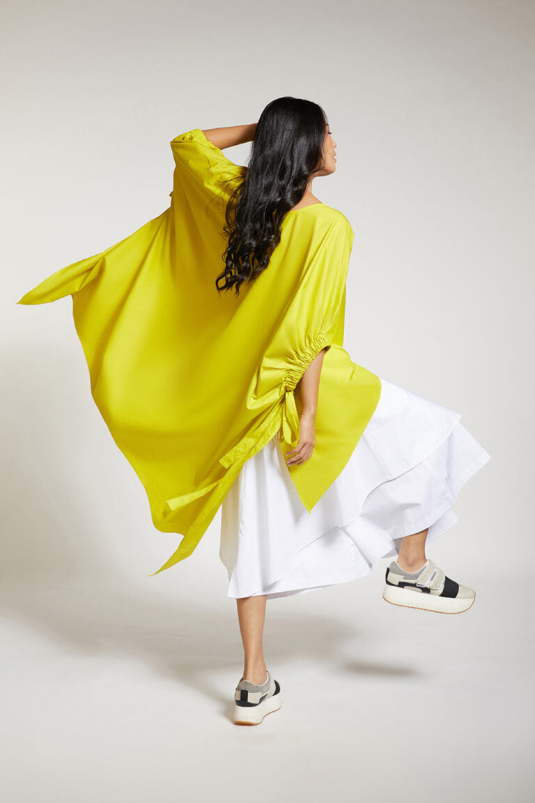 HIGH-LOW TOP WITH ELASTIC SLEEVE AND TIE