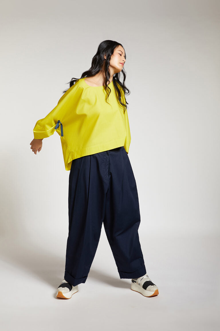 ROUNDED TOP WITH SLEEVE TIE
