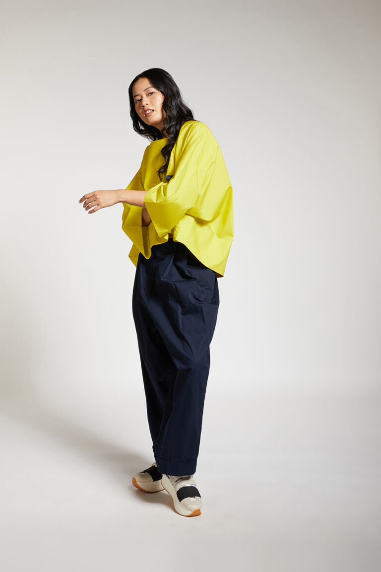 ROUNDED TOP WITH SLEEVE TIE