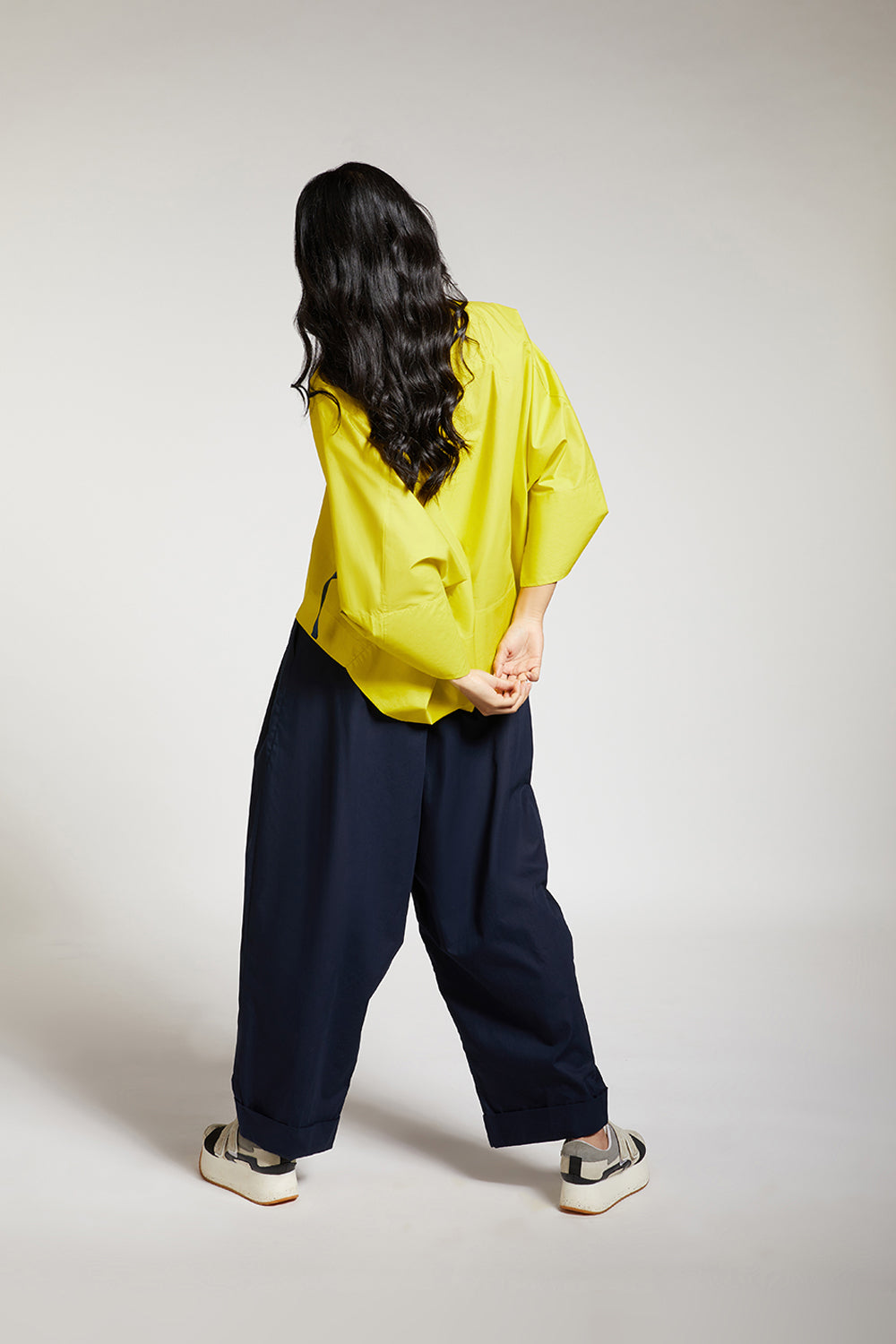 ROUNDED TOP WITH SLEEVE TIE