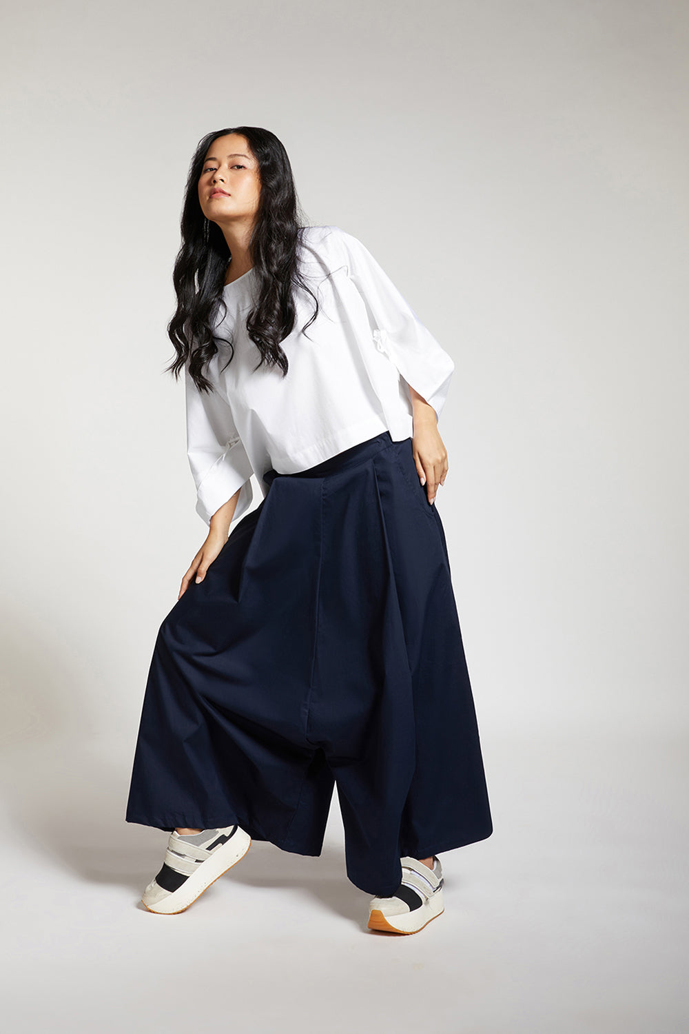 ROUNDED TOP WITH SLEEVE TIE