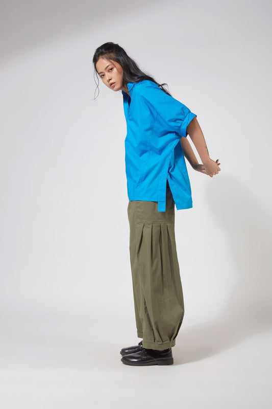 PANTS WITH SIDE POCKET, PLEAT AND STITCH DETAIL