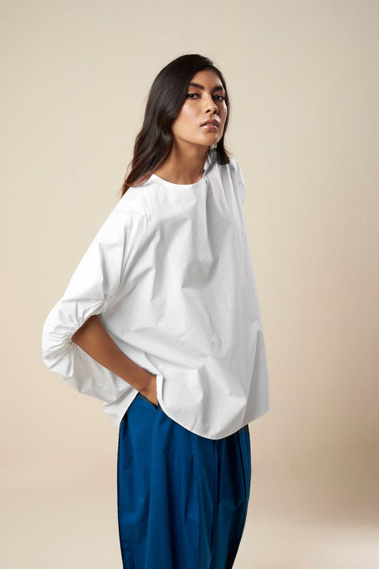HIGH-LOW TOP WITH GATHERED SLEEVE
