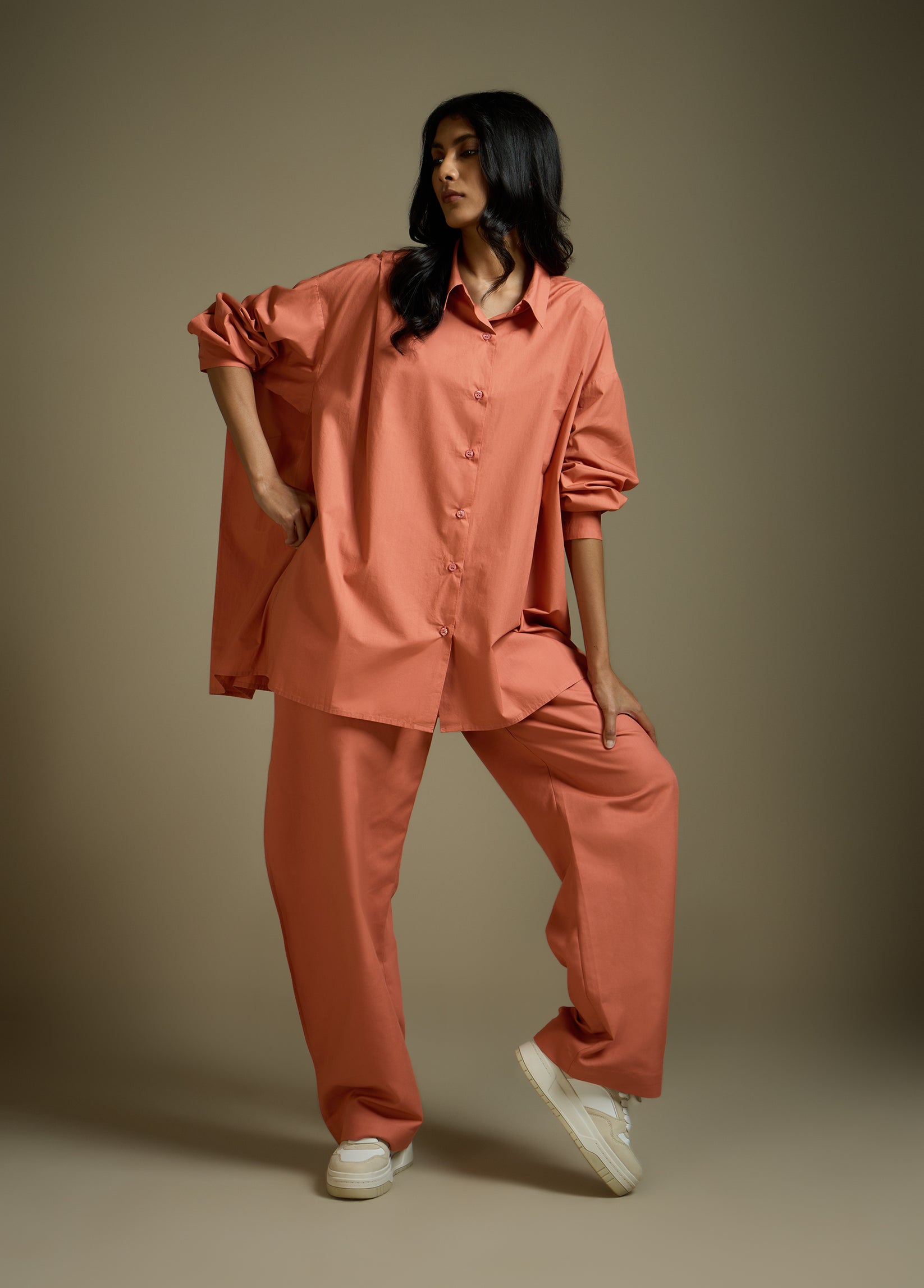餅米シャツ Hand Painted Oversized Shirt brown OVERSIZED SHIRT WITH FRONT PLEATS – WhimByPoorvi