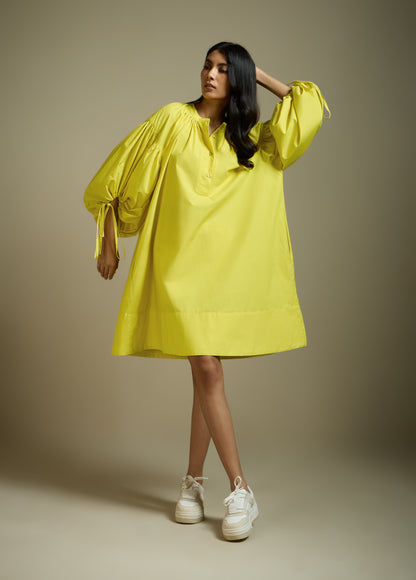 OVERSIZED DRESS WITH EXAGGERATED BALLOON SLEEVES