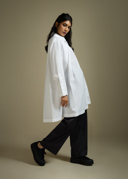 PANTS WITH STRUCTURED SIDE-LEG AND BACK PANEL