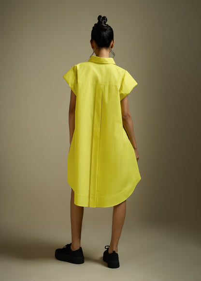 DRESS WITH EXAGGEREATED SHOULDERS