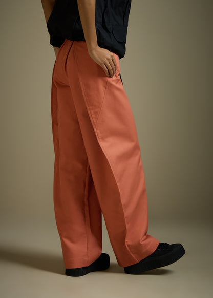 PANTS WITH STRUCTURED SIDE-LEG AND BACK PANEL