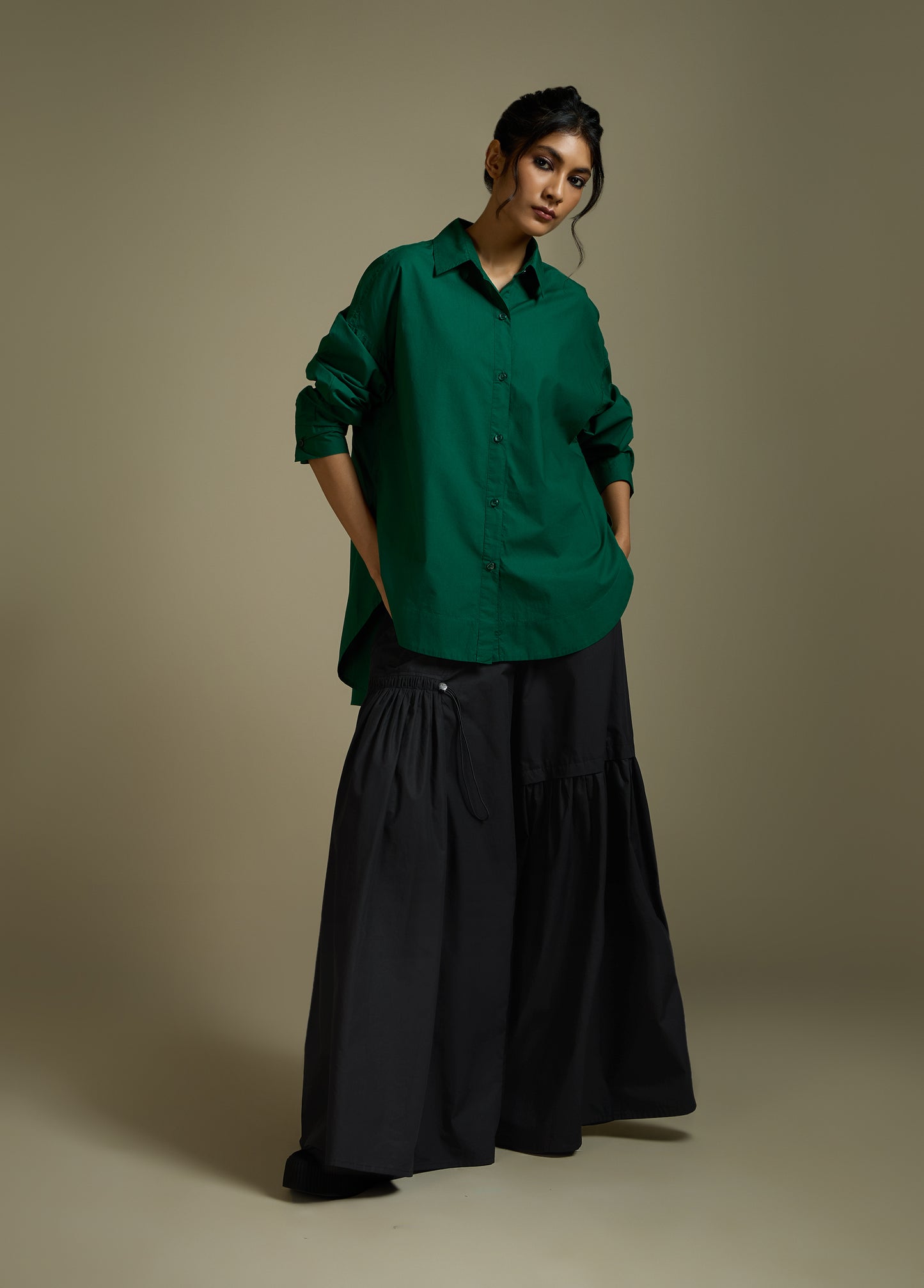 SHIRT WITH PLEATED BACK AND ELASTIC SLEEVE DETAIL