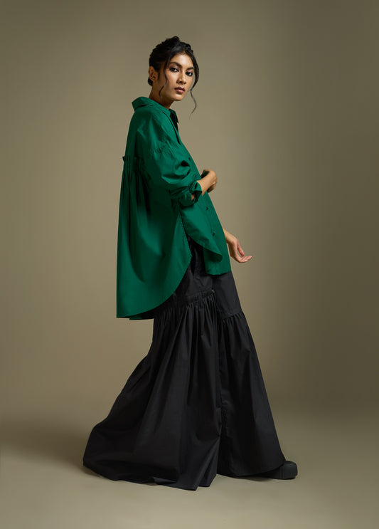 SHIRT WITH PLEATED BACK AND ELASTIC SLEEVE DETAIL