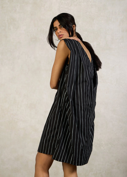 DRESS WITH PLEATED BACK LAYER DETAIL