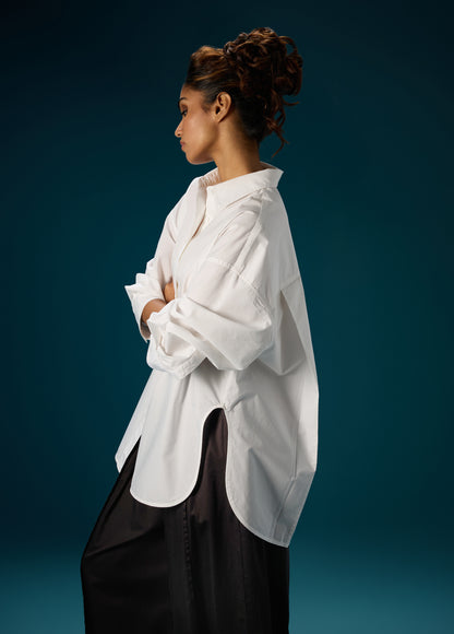 SHIRT WITH ROUND HEM & BACK PLEAT