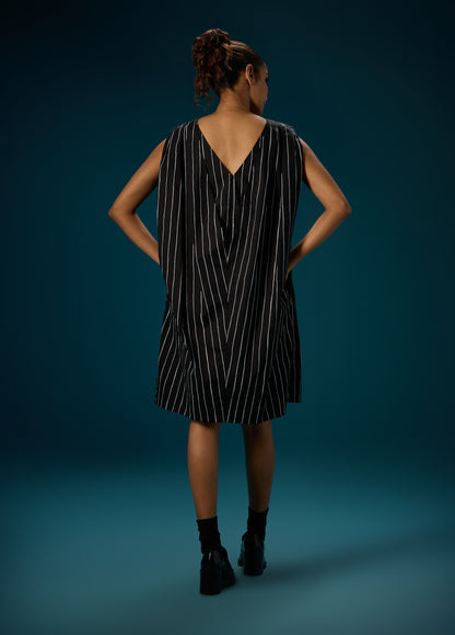 DRESS WITH PLEATED BACK LAYER DETAIL