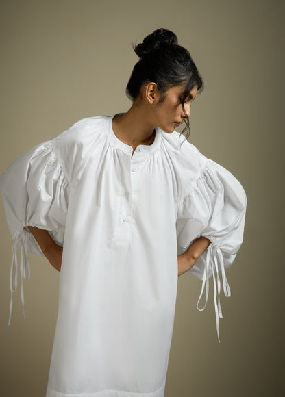 OVERSIZED DRESS WITH EXAGGERATED BALLOON SLEEVES