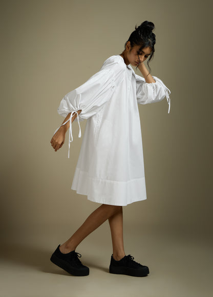 OVERSIZED DRESS WITH EXAGGERATED BALLOON SLEEVES