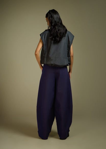 PANTS WITH WIDE DECONSTRUCTED LEG