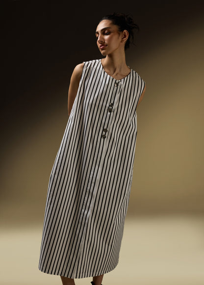 SLEEVELESS COCCOON JACKET DRESS