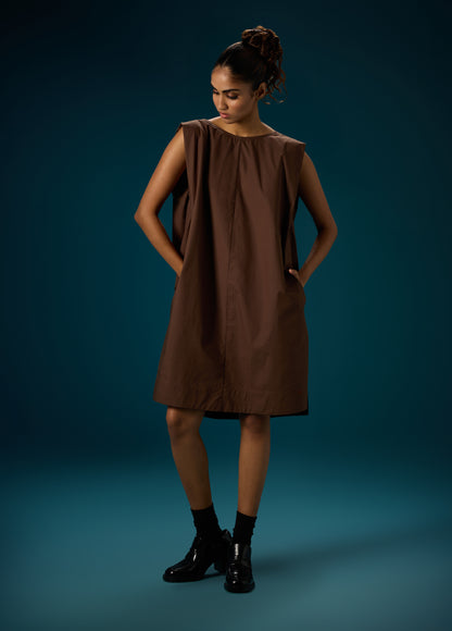 DRESS WITH PLEATED BACK LAYER DETAIL