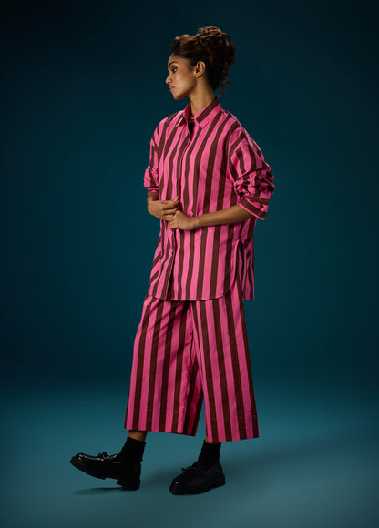 SHIRT WITH ROUND HEM & BACK PLEAT