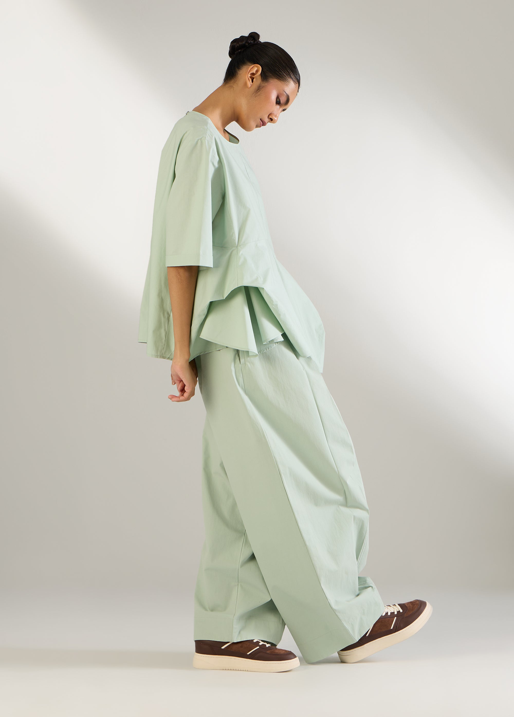 The Sculpted Leg Pant
