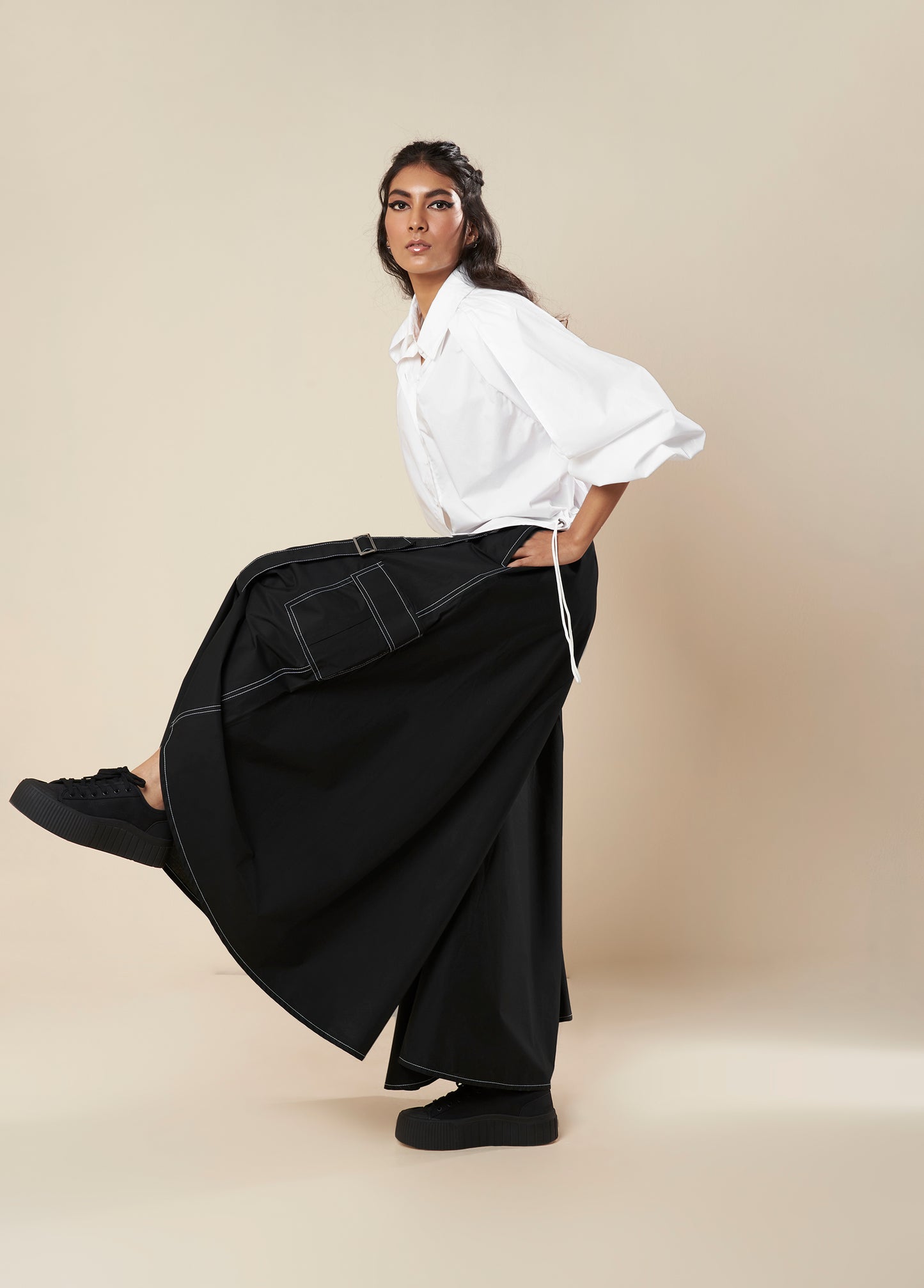 SHIRT WITH EXAGGERATED PLEATED SLEEVE AND ROUCHED HEM
