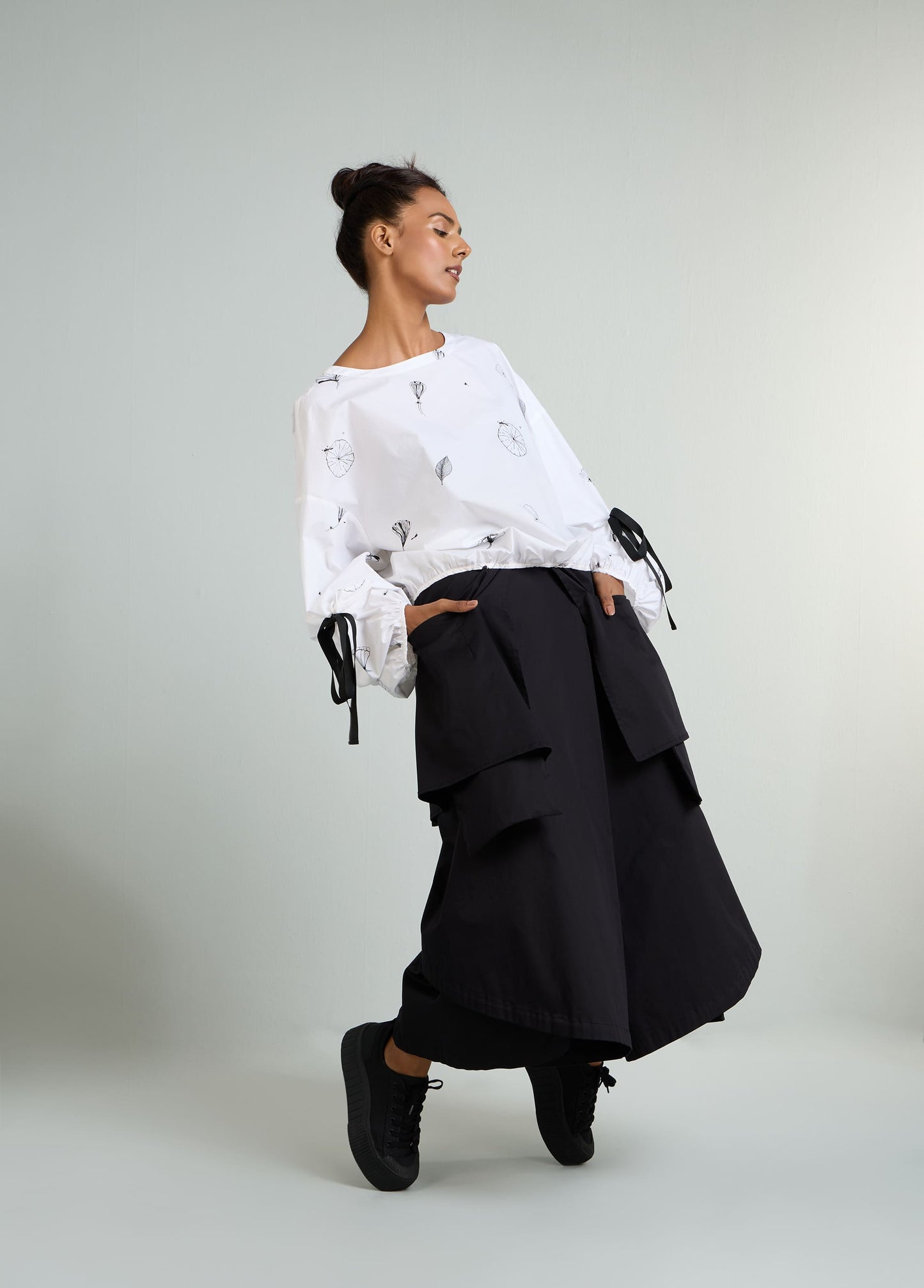 OVERSIZED TOP  WITH BALLOON SLEEVE AND TIE DETAIL